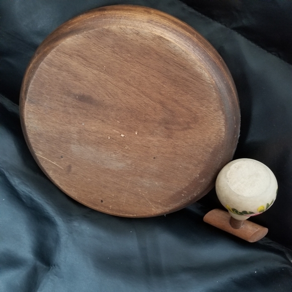 Wooden nut dish with nutcracker - Picture 4 of 4